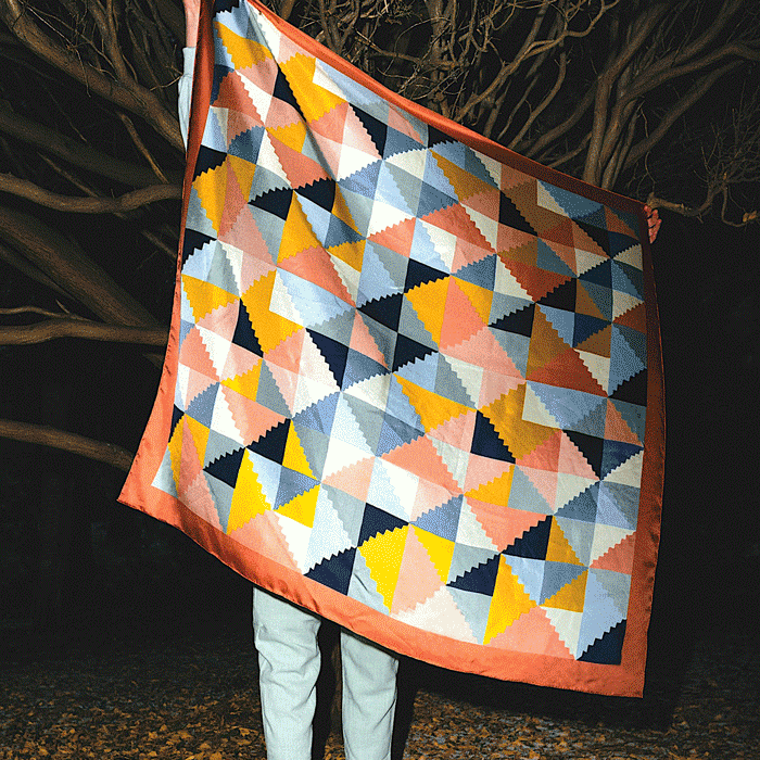 Gif leBauhaus fotografiert von Benjakon  für le Foulard Schweiz.