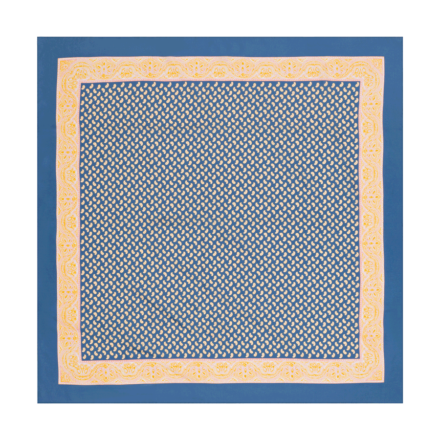 Ausgelegtes Seidenfoulard leGlaronais Royalblue – Kollektion von leFoulard, inspiriert vom Glarner Tüechli